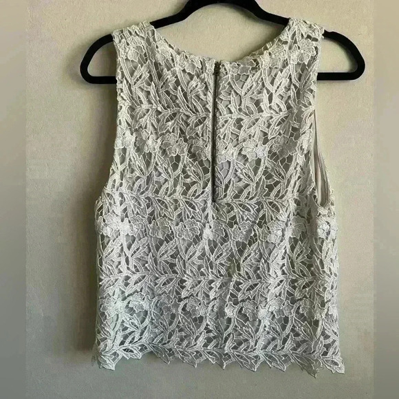 Alice and Olivia embroidered sleeveless blouse size large - Picture 2 of 3
